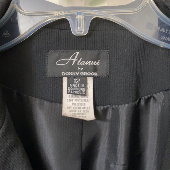 Sleek Black Jacket - Picture 2 of 5